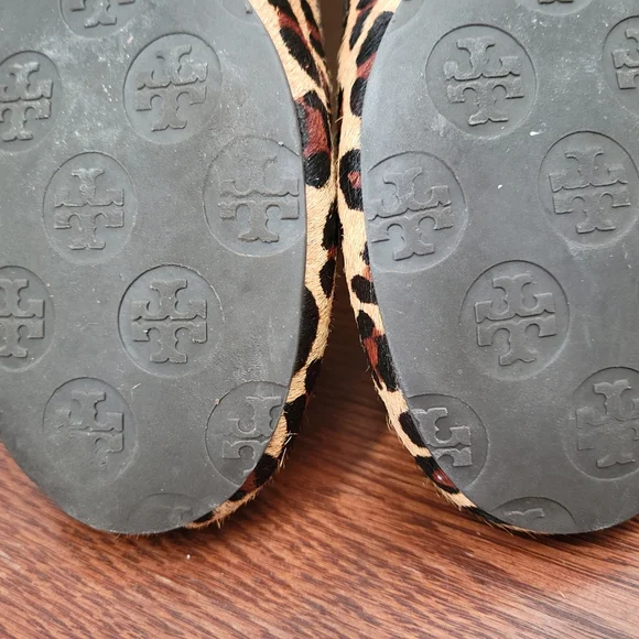Tory Burch SZ 7.5 Animal Print REAL Bovine Hair Flats Gold Tory Emblem & Dustbag - Picture 6 of 15